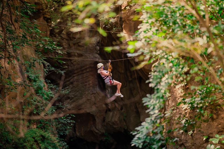 Dschungelabenteuer für die ganze Familie ©THEPALMER/istock